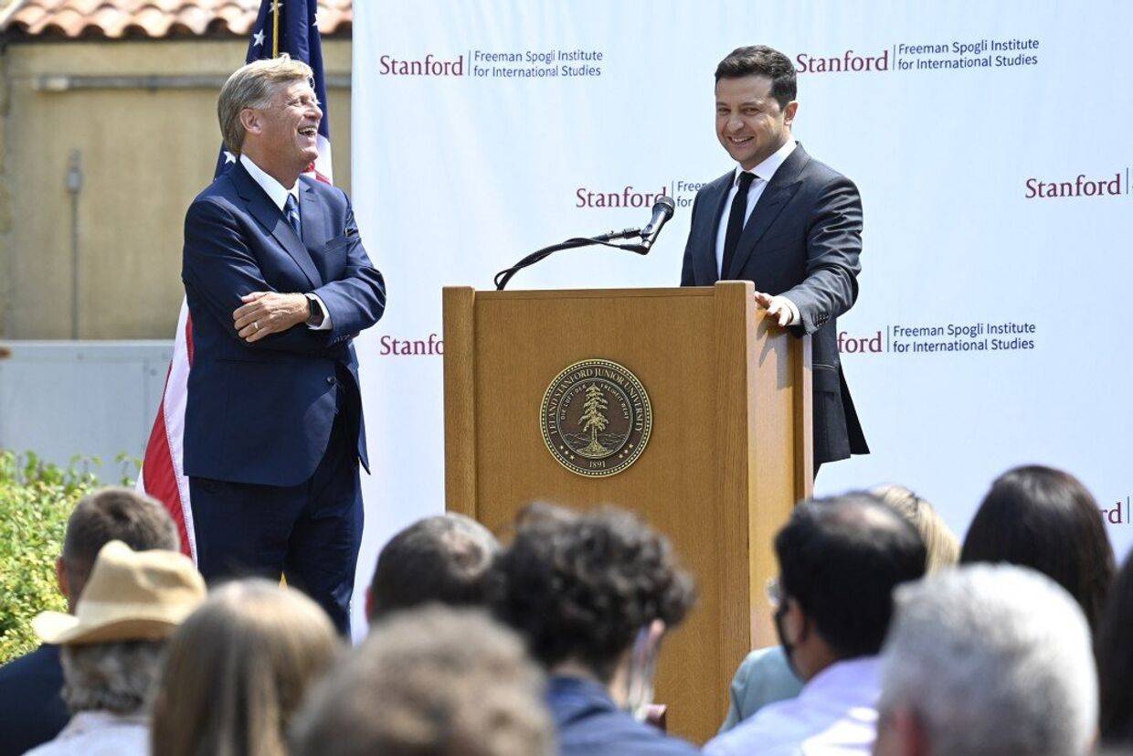 Президент Украины Владимир Зеленский выступил перед экспертами Стэнфордского университета