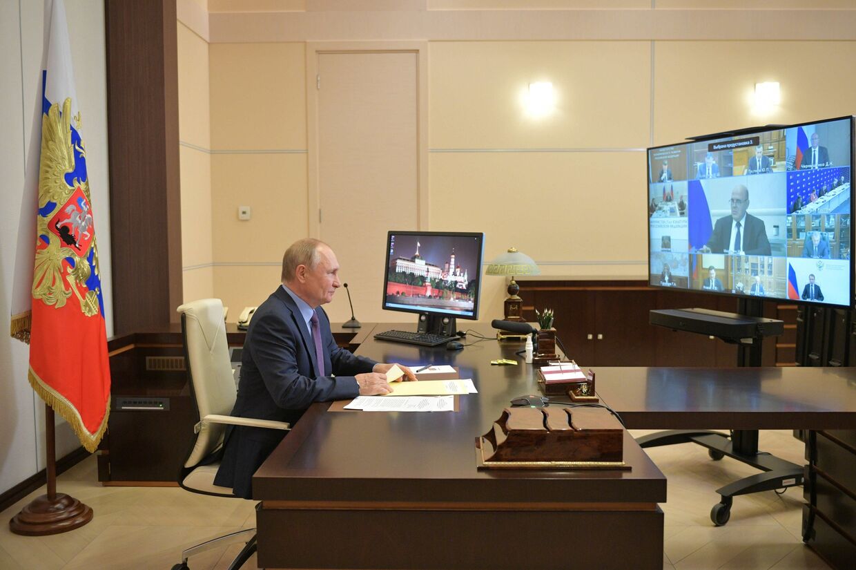 Президент РФ В. Путин провел совещание с членами правительства РФ и руководством партии Единая Россия