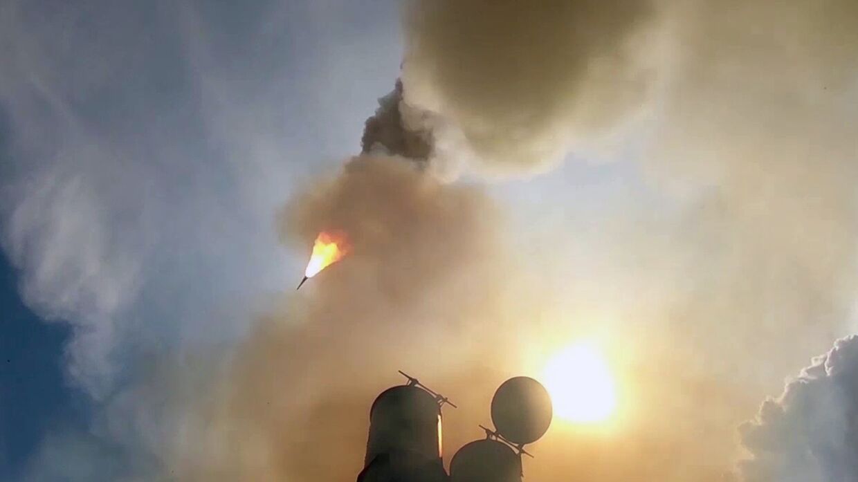 Новейшая ЗРС С-500 провела испытательные стрельбы на полигоне Капустин Яр