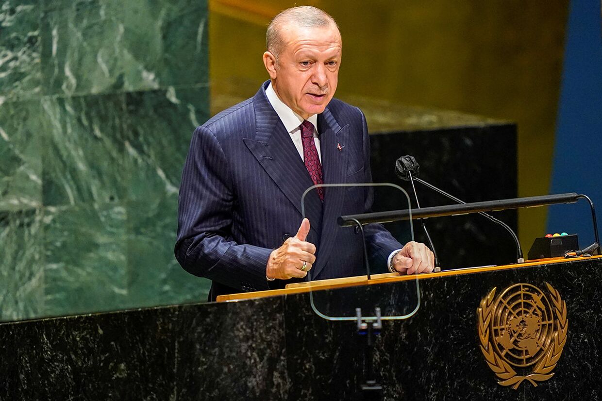 Президент Турции Тайип Эрдоган выступает на 76-й сессии Генеральной Ассамблеи в Штаб-квартире ООН в Нью-Йорке