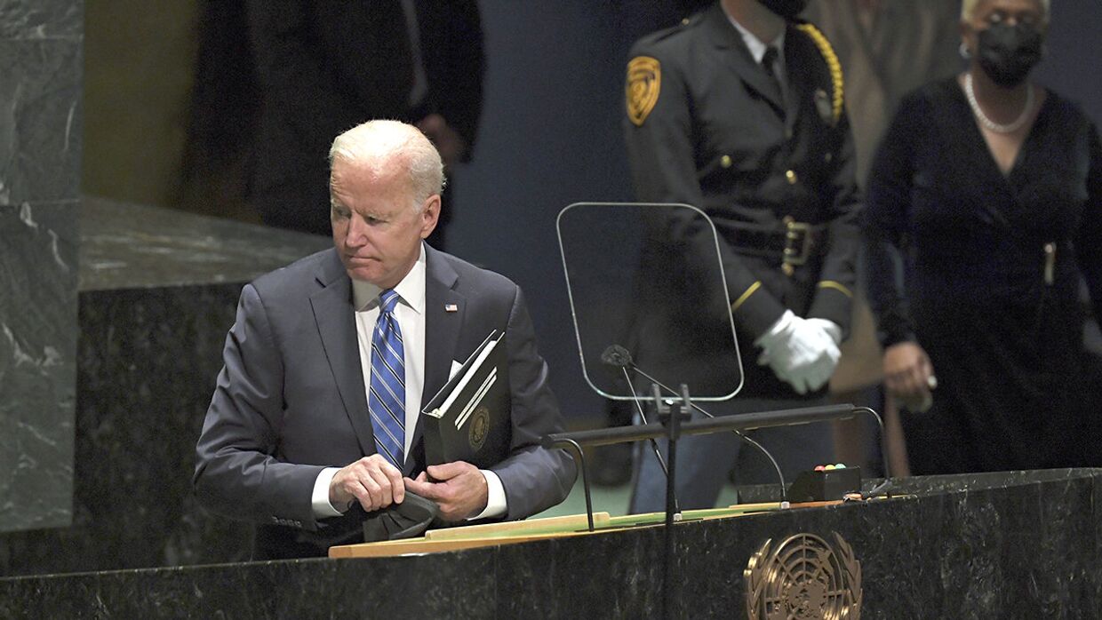 Президент США Джо Байден выступает на 76-й сессии Генеральной Ассамблеи в Штаб-квартире ООН в Нью-Йорке