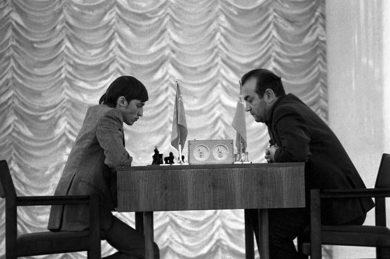 Финальный матч претендентов Виктора Корчного и Анатолия Карпов (слева).