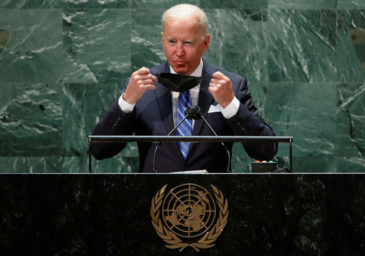 Президент США Джо Байден выступает на 76-й сессии Генеральной Ассамблеи в Штаб-квартире ООН в Нью-Йорке