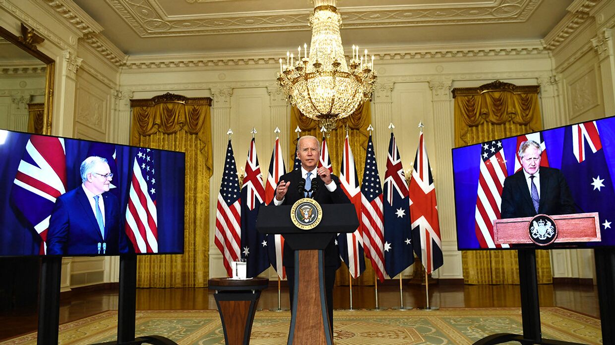 Президент США Джо Байден участвует в виртуальной пресс-конференции с премьер-министром Великобритании Борисом Джонсоном и и премьер-министром Австралии Скоттом Моррисоном