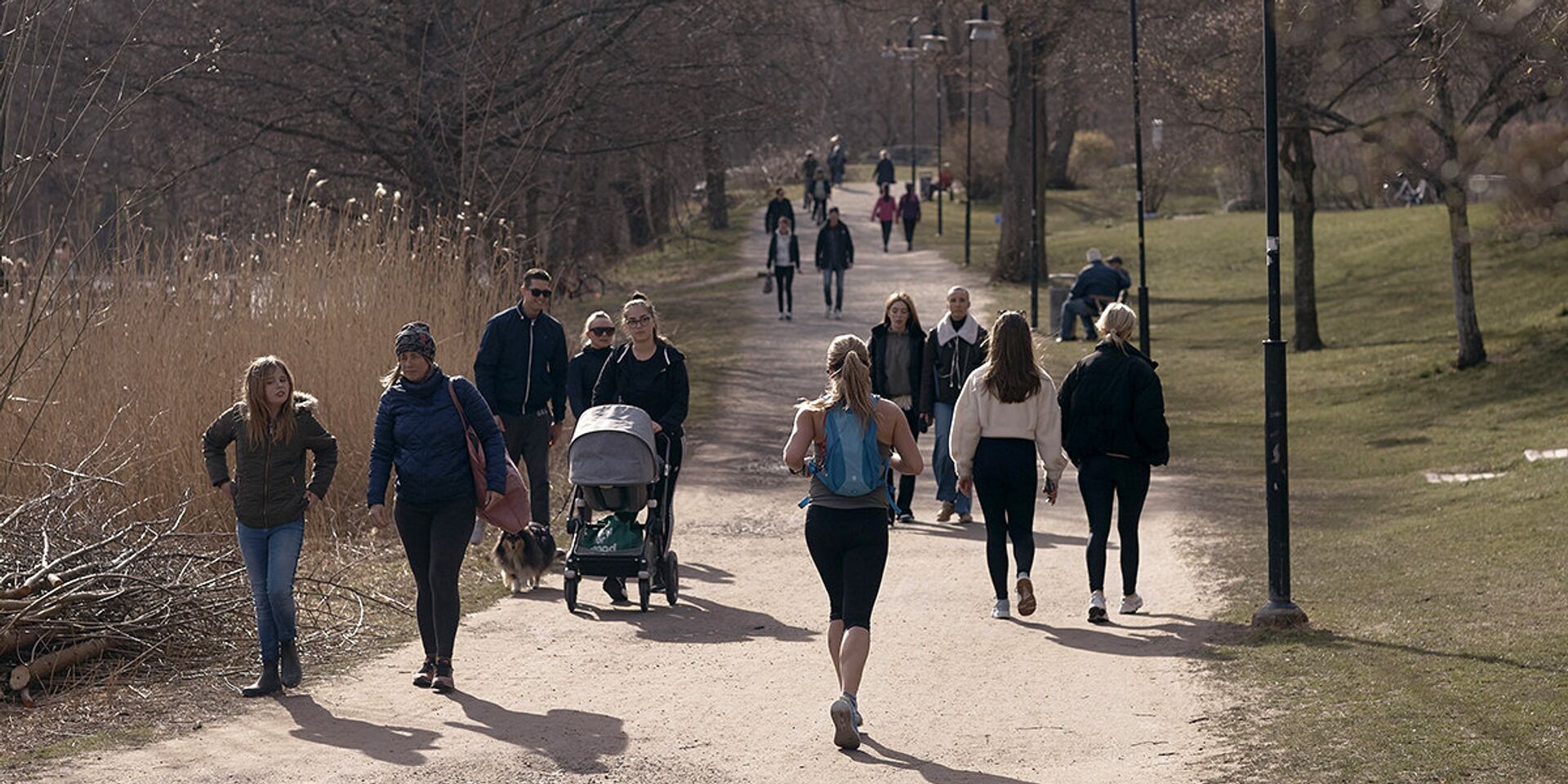 Посетителя парка в Стокгольме, Швеция - ИноСМИ, 1920, 07.03.2022