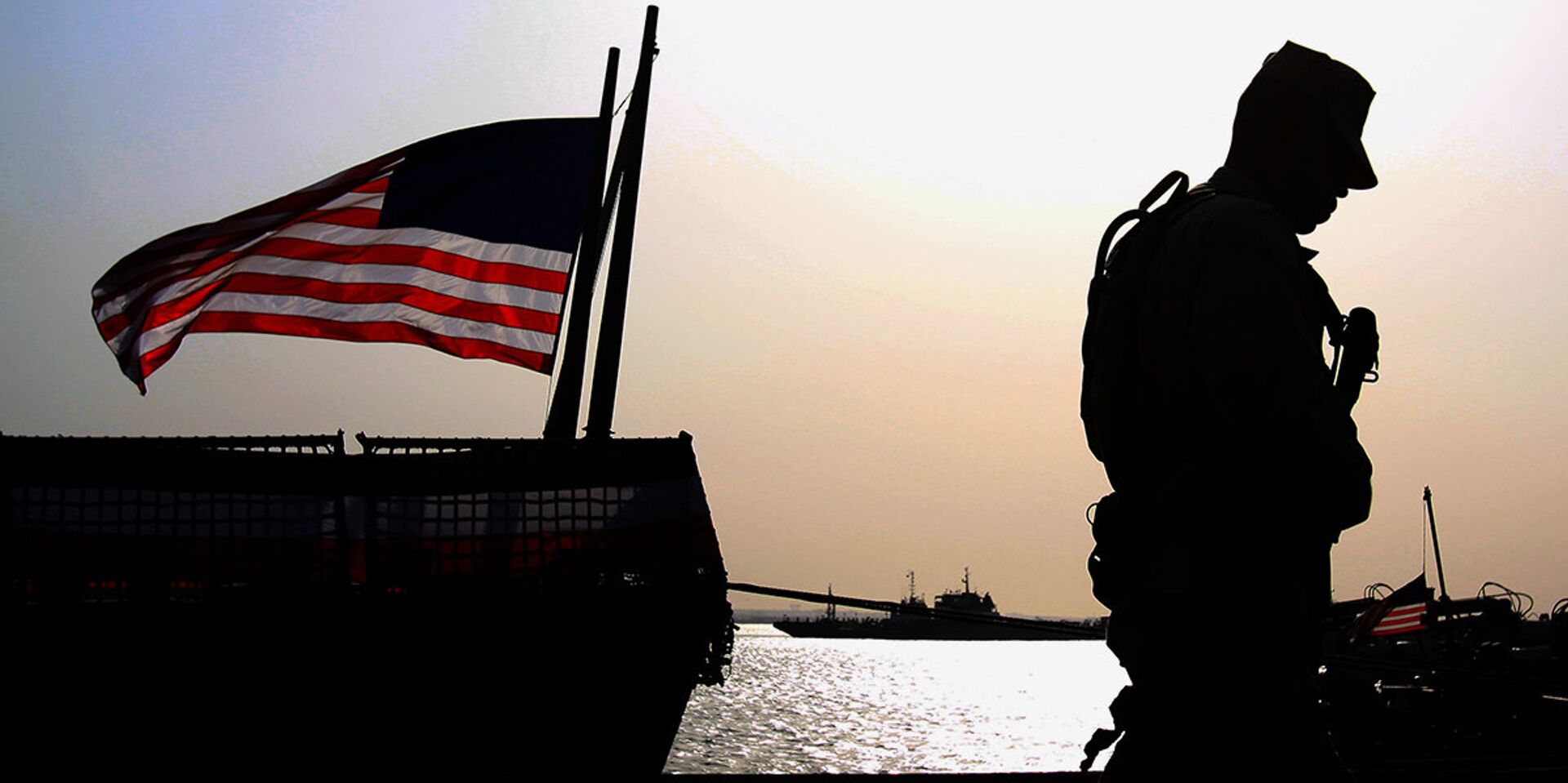 Американский солдат на военном корабле в Манаме, Бахрейн - ИноСМИ, 1920, 14.04.2026