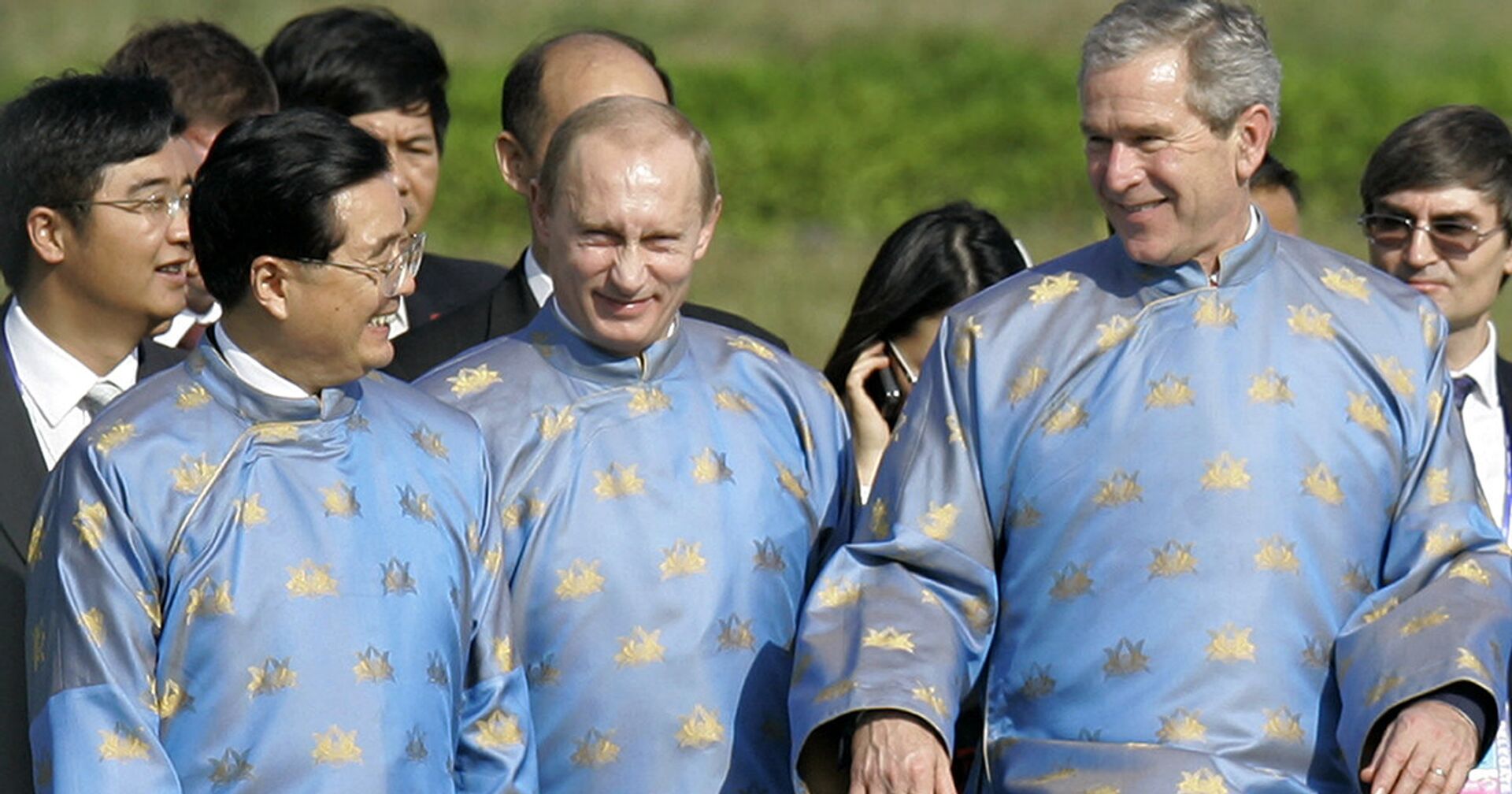 Председатель КНР Ху Цзиньтао, президент России Владимир Путин и президент США Джордж Буш, 19 ноября 2006 года - ИноСМИ, 1920, 29.09.2021
