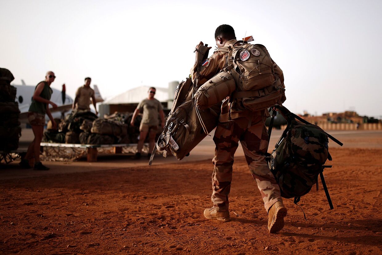 Французский солдат во время операции Бархан в Гао, Мали