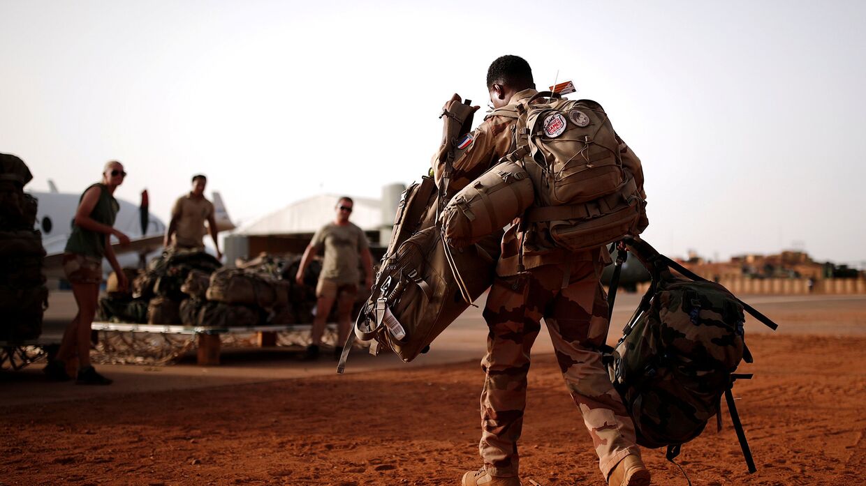 Французский солдат во время операции Бархан в Гао, Мали