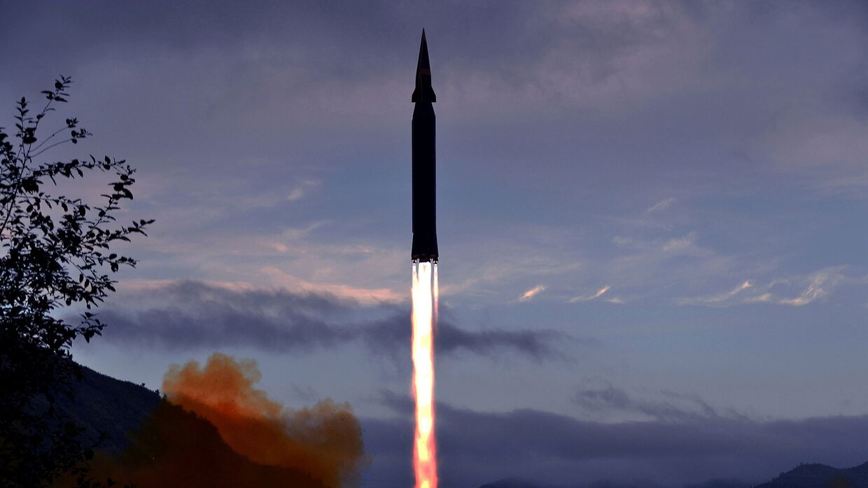 Гиперзвуковая ракета «Хвасон-8», запущенная с полигона Доян уезда Рёнрим провинции Чаган