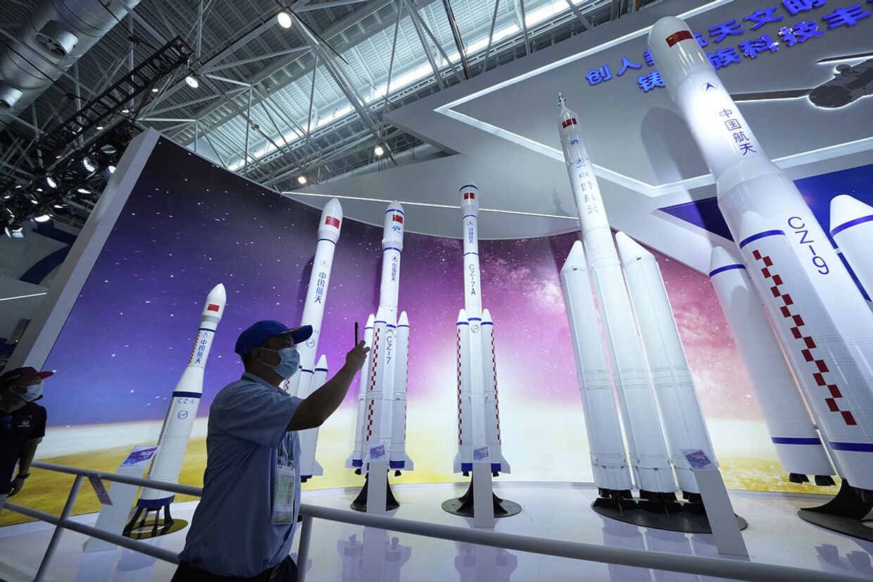 Макеты китайских ракет на 13-й Китайской международной авиационно-космической выставке в Чжухае, КНР