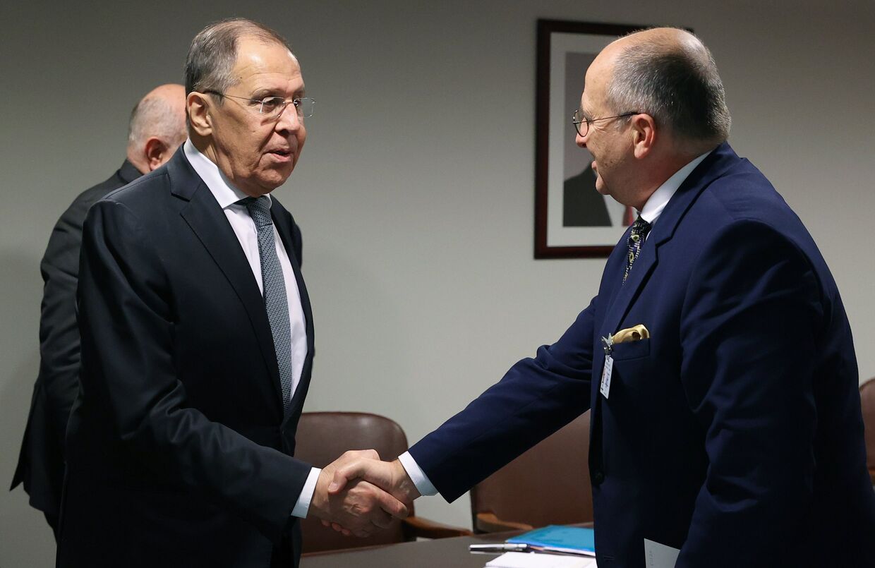 Министр иностранных дел РФ Сергей Лавров (слева) и министр иностранных дел Польши Збигнев Рау
