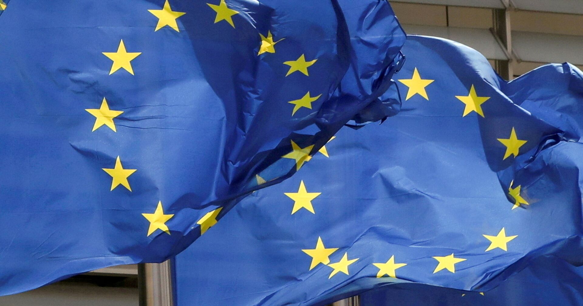 Флаги Европейского союза перед штаб-квартирой ЕС в Брюсселе, Юельгия - ИноСМИ, 1920, 08.10.2021