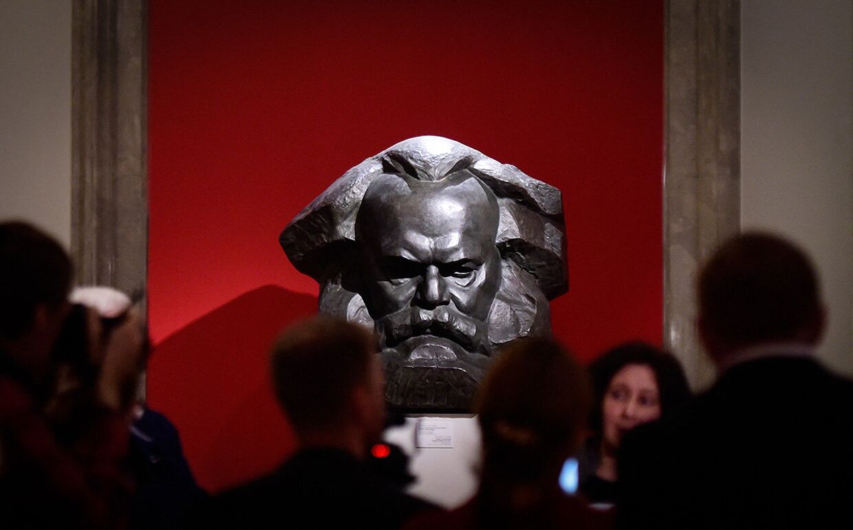 Посетители выставки Карл Маркс навсегда