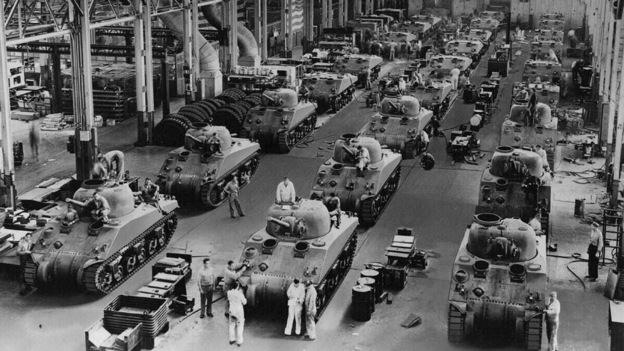 Сборочный цех танка M4 Sherman
