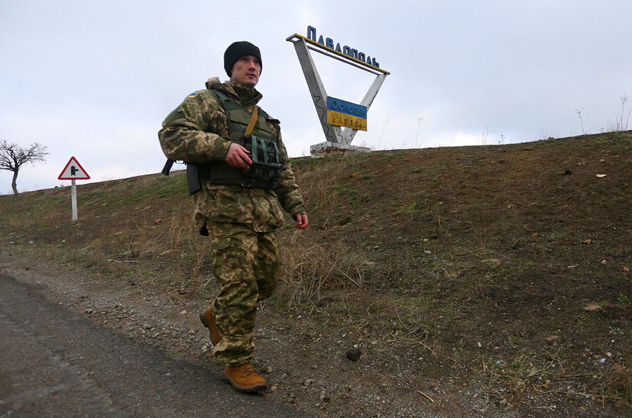Украинский военнослужащий в селе Павлополь