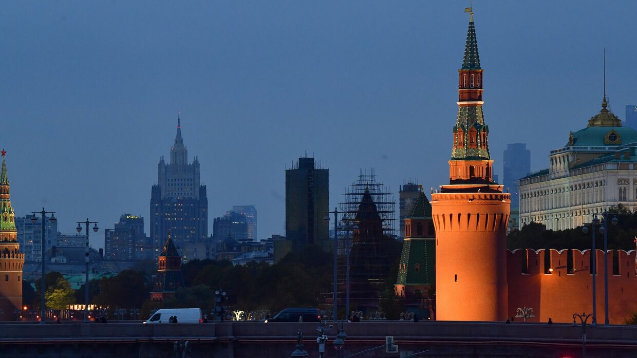 Московский Кремль и Большой Москворецкий мост