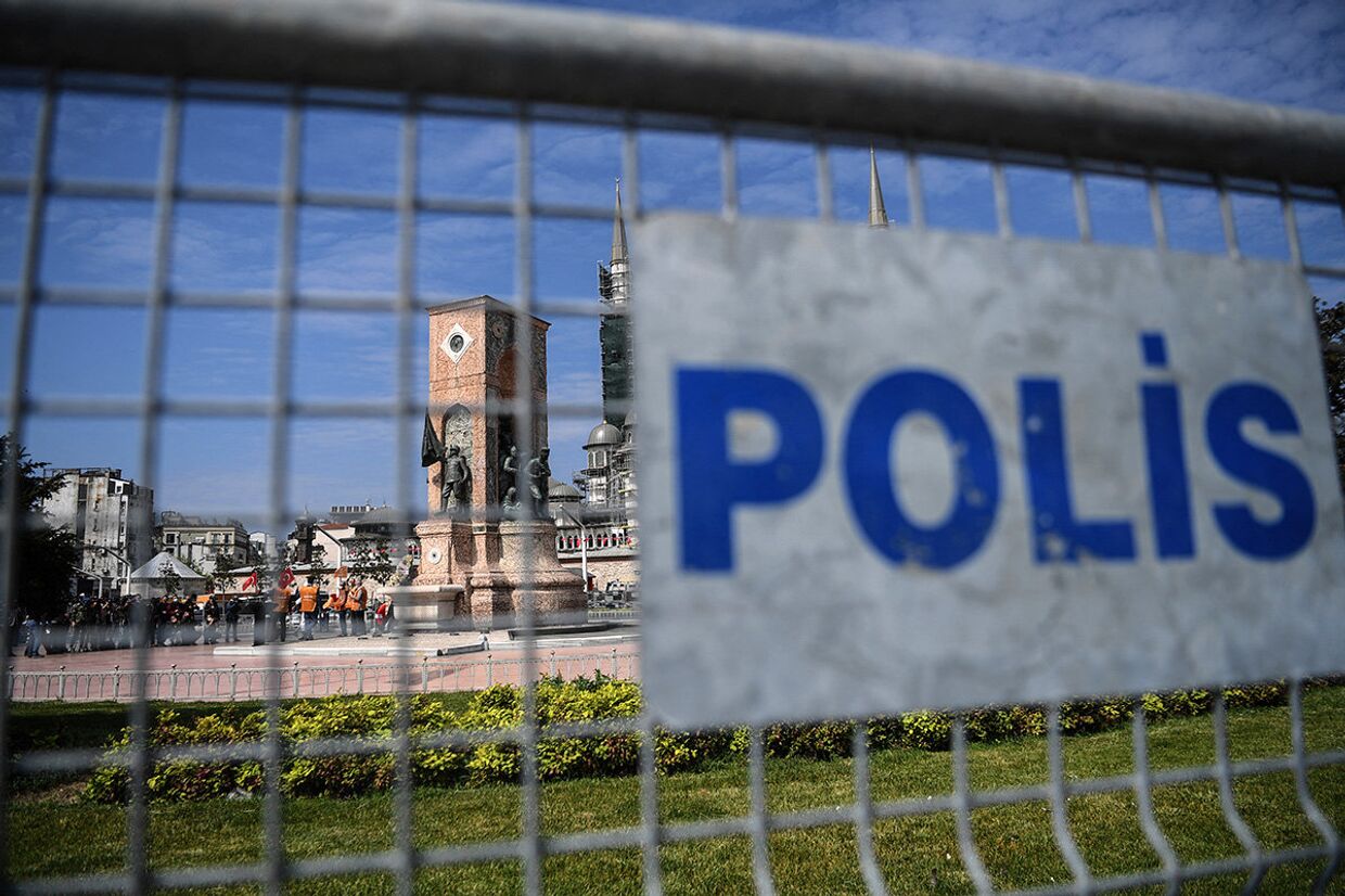 Полицейское ограждение в Стамбуле