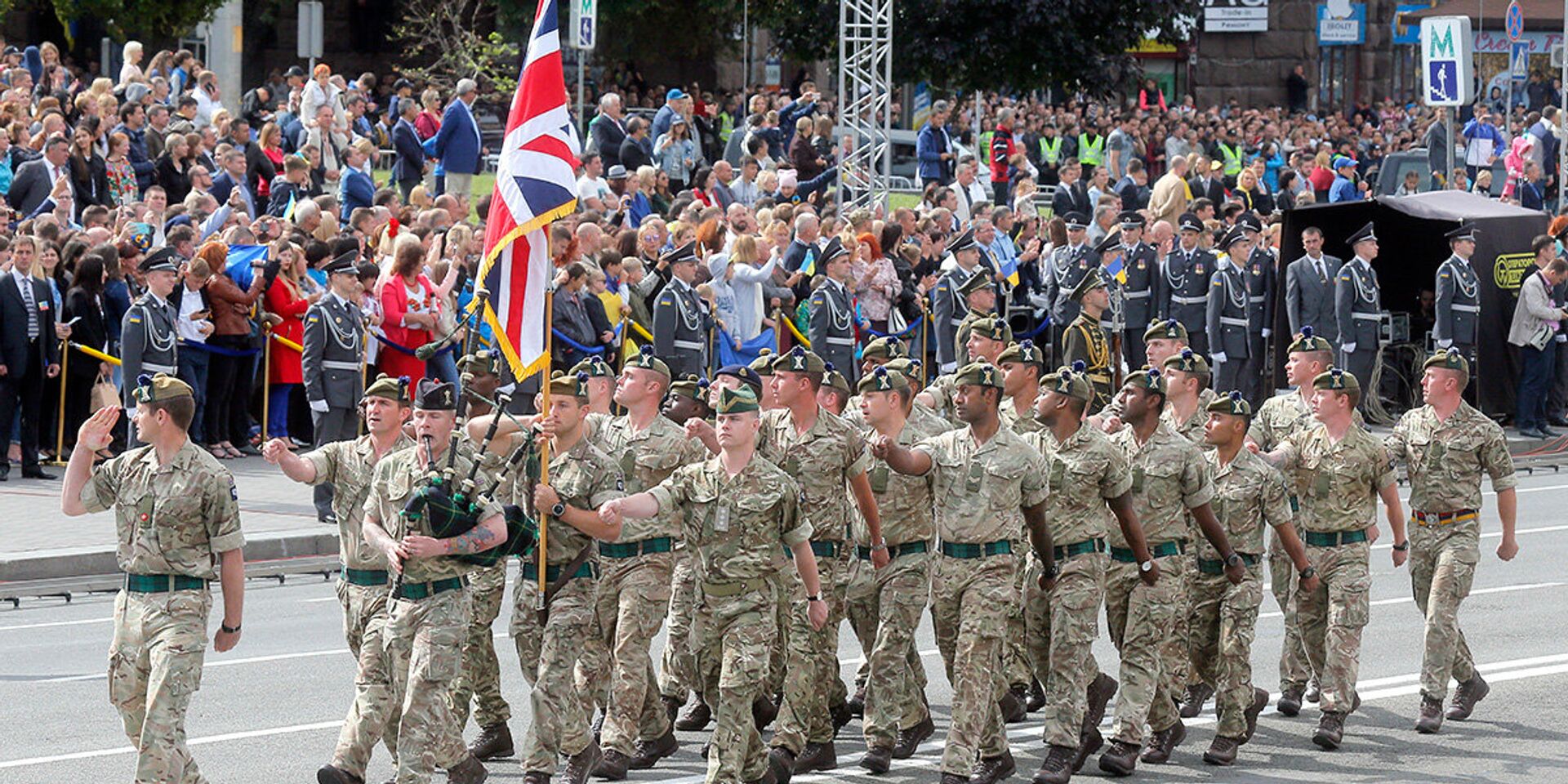 Британские солдаты во время военного парада в честь Дня Независимости в Киеве - ИноСМИ, 1920, 18.11.2021