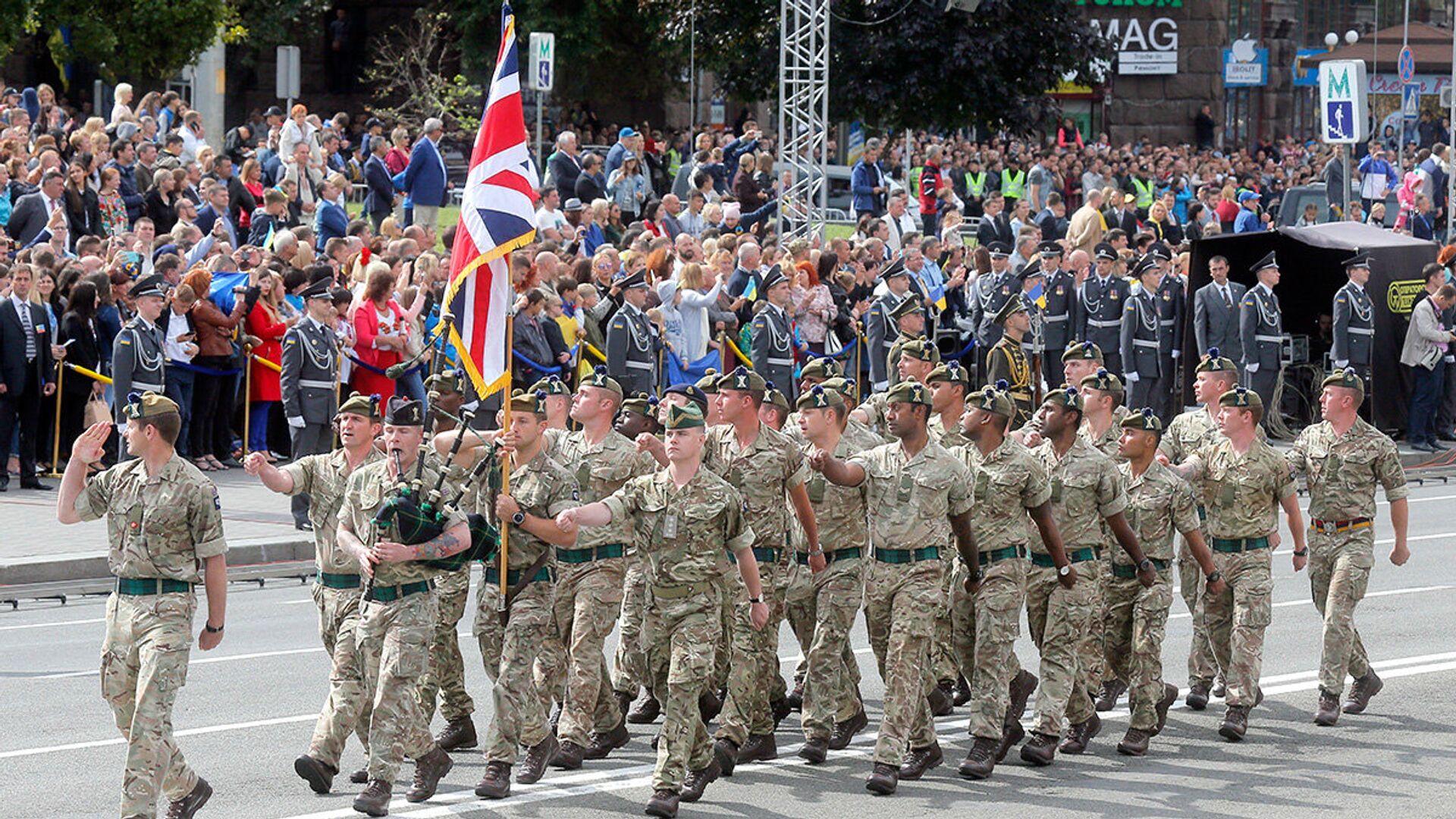 Британские солдаты во время военного парада в честь Дня Независимости в Киеве - ИноСМИ, 1920, 29.01.2024