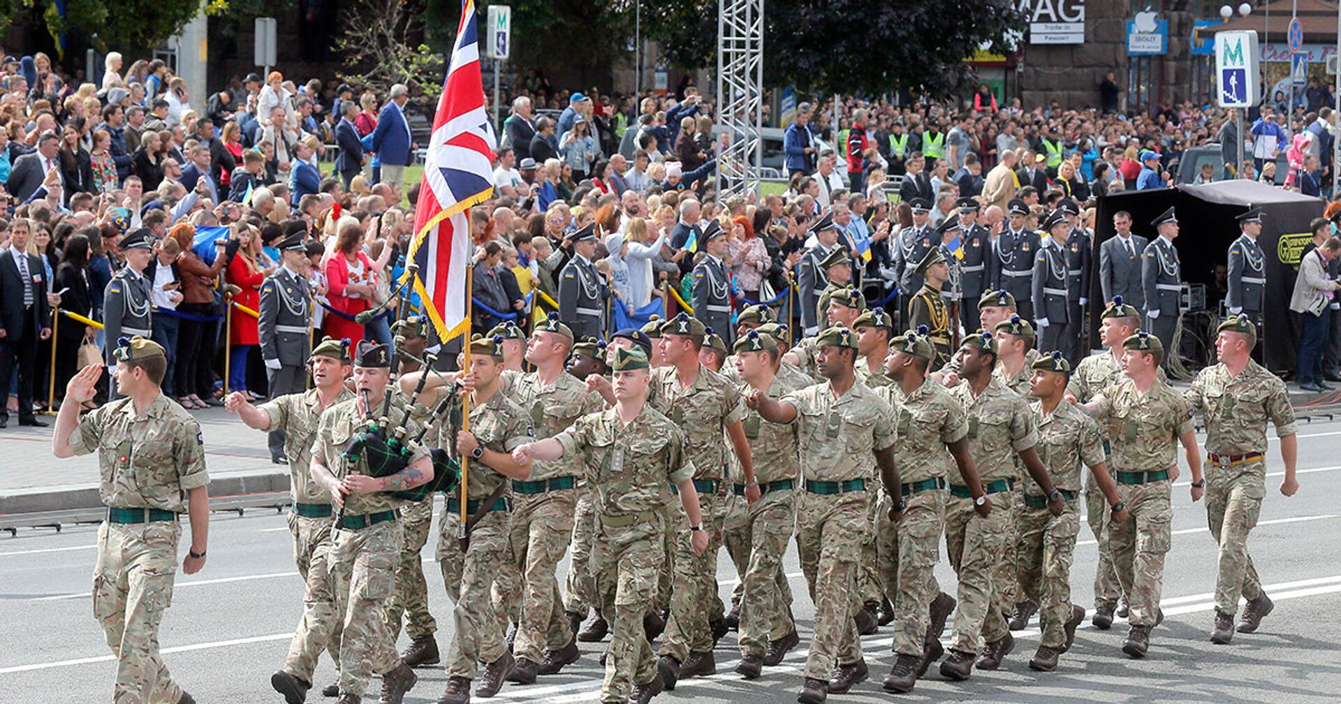 Британские солдаты во время военного парада в честь Дня Независимости в Киеве - ИноСМИ, 1920, 03.01.2022