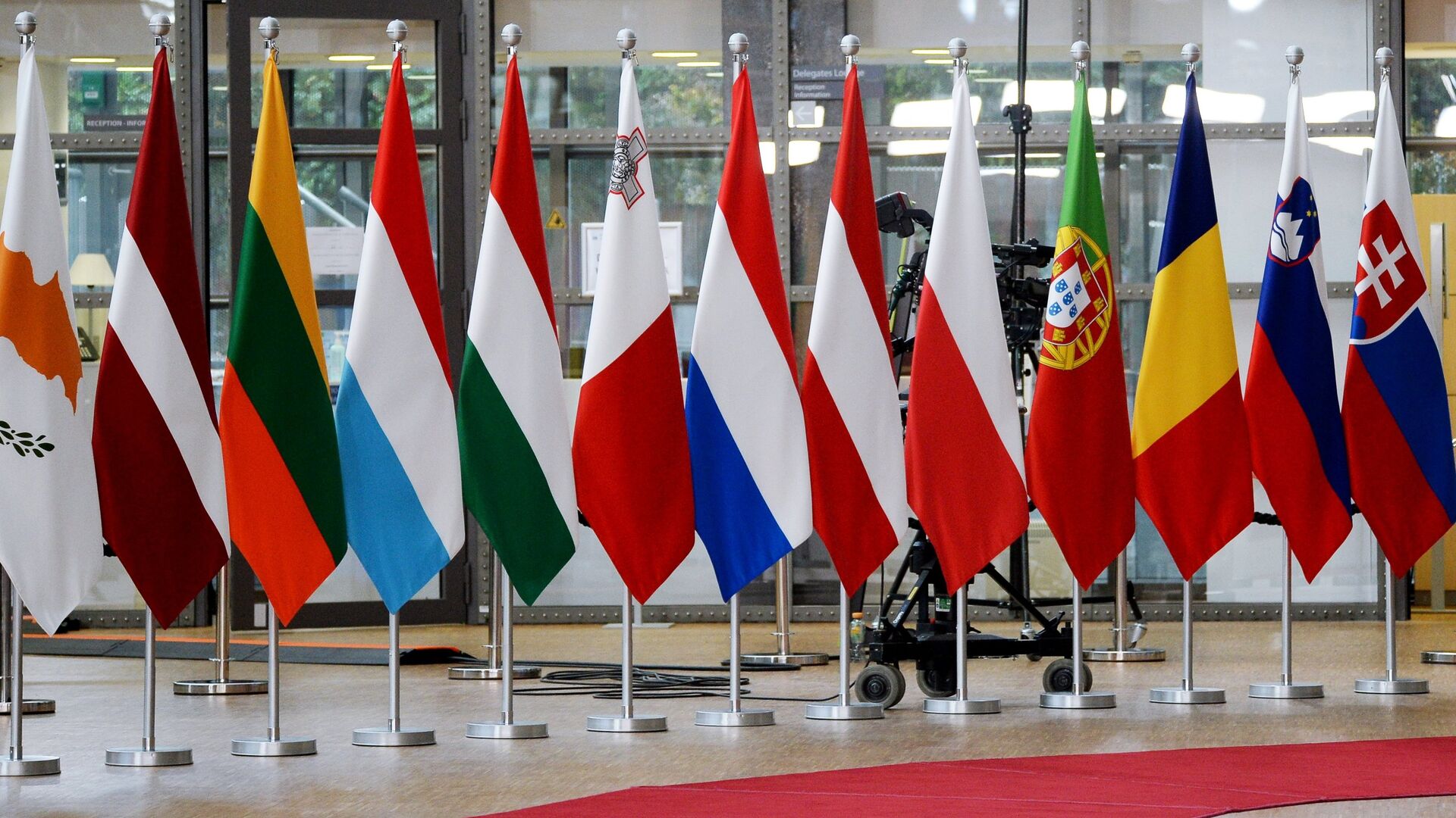 Флаги стран-участниц саммита ЕС в Брюсселе - ИноСМИ, 1920, 08.06.2022