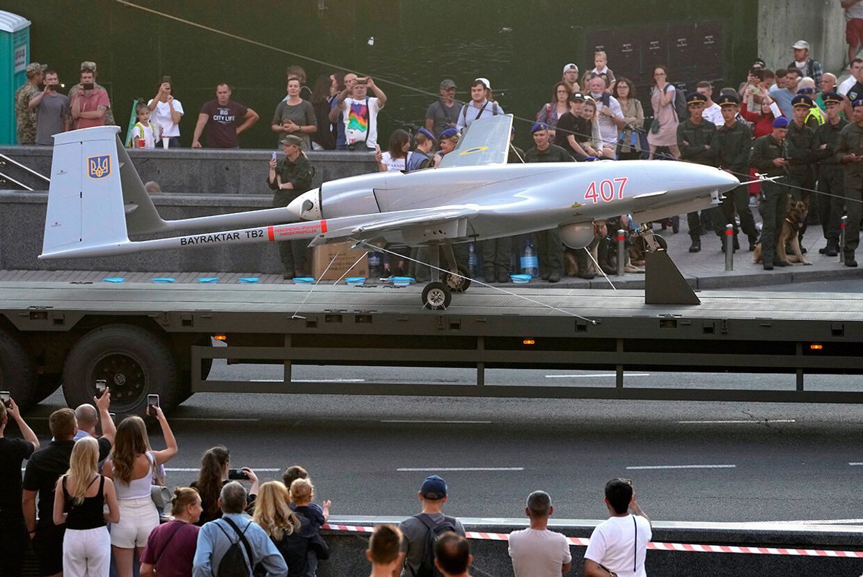 Боевой дрон Bayraktar турецкого производства на военном параде в Киеве. Архивное фото