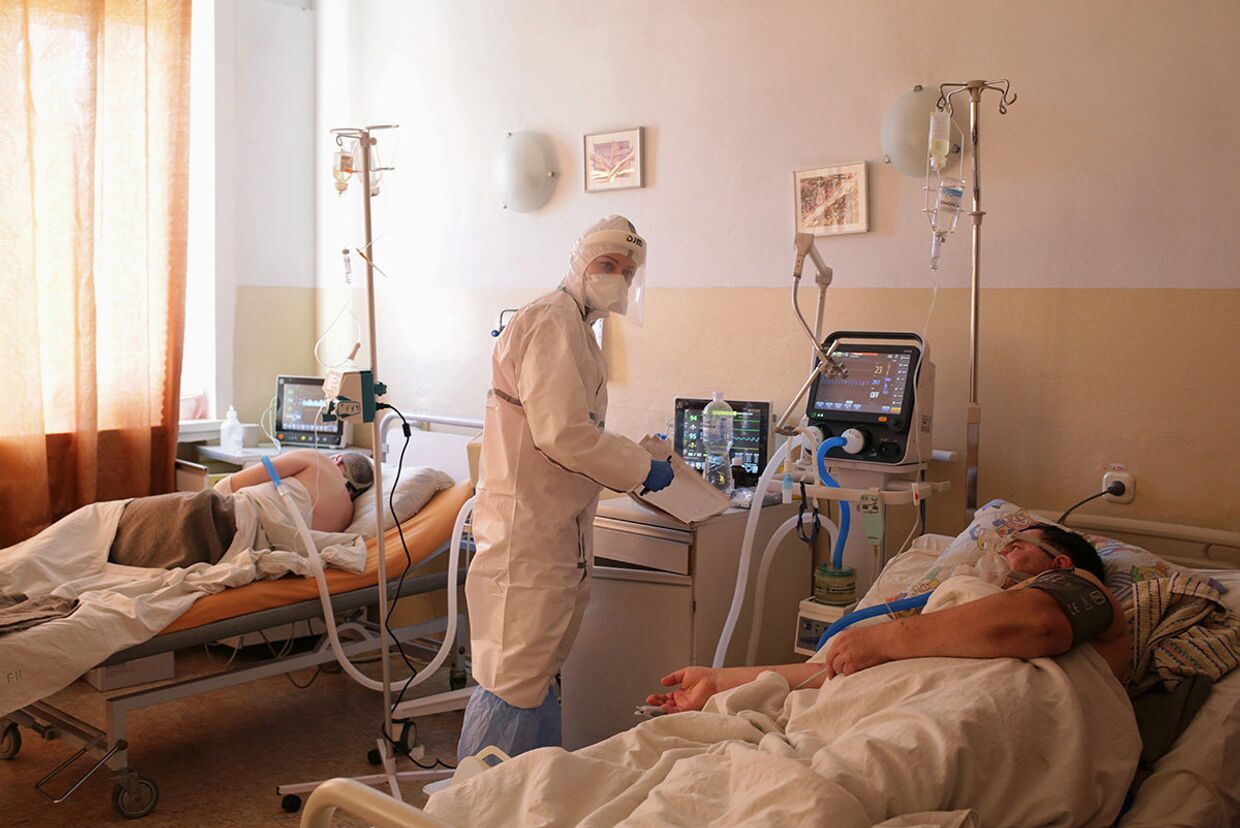 Медицинский работник ухаживает за пациентами в Херсоне