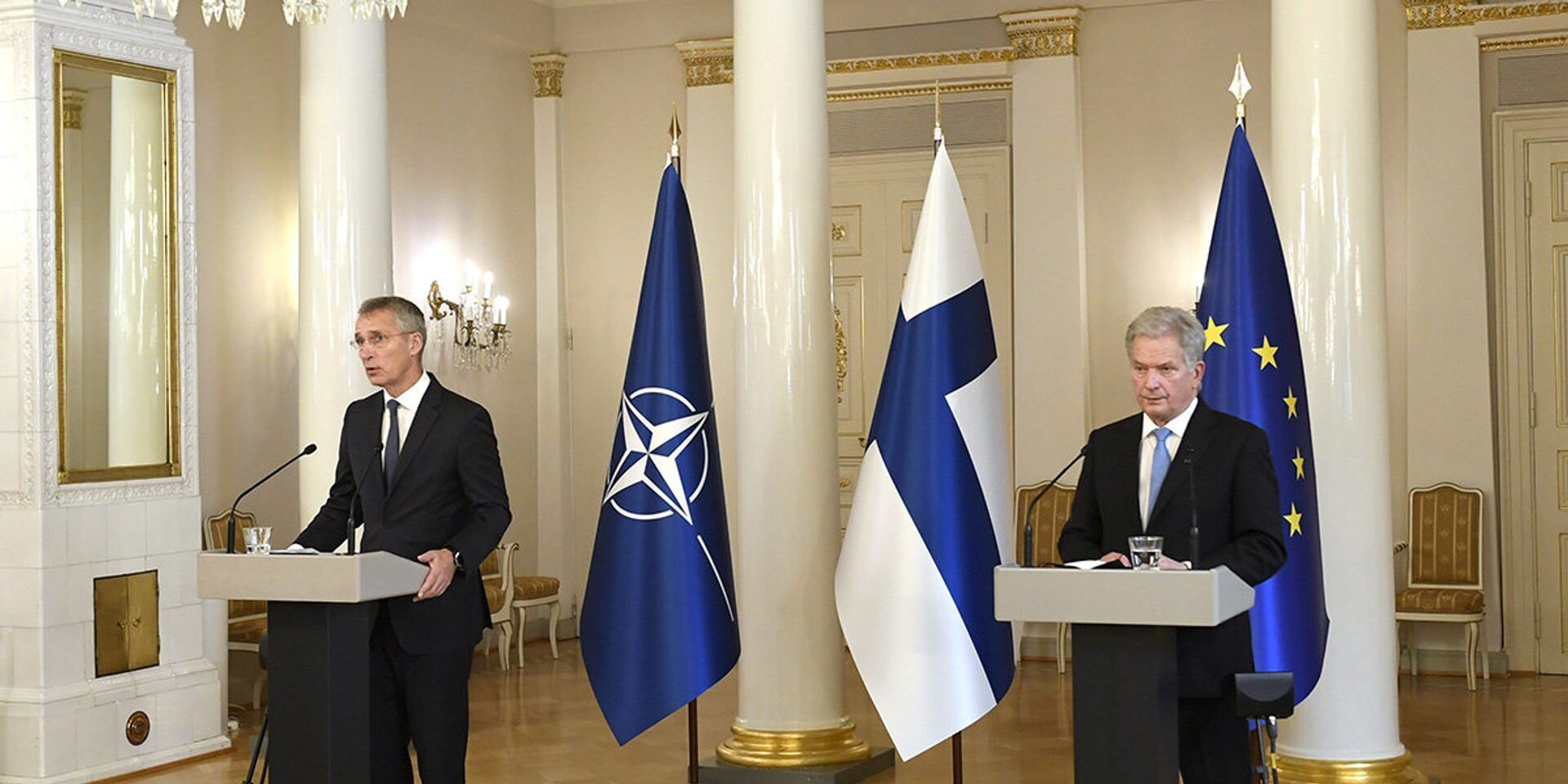 Генеральный секретарь НАТО Йенс Столтенберг и президент Финляндии Саули Ниинисте - ИноСМИ, 1920, 28.10.2021