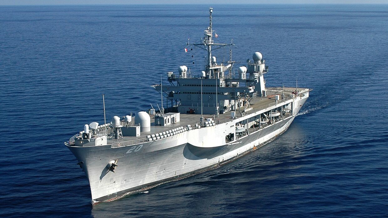 Флагманский корабль 6-го флота ВМС США «Маунт Уитни»