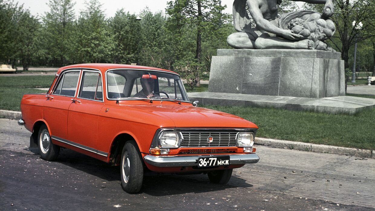Советский легковой автомобиль малого класса Москвич-412
