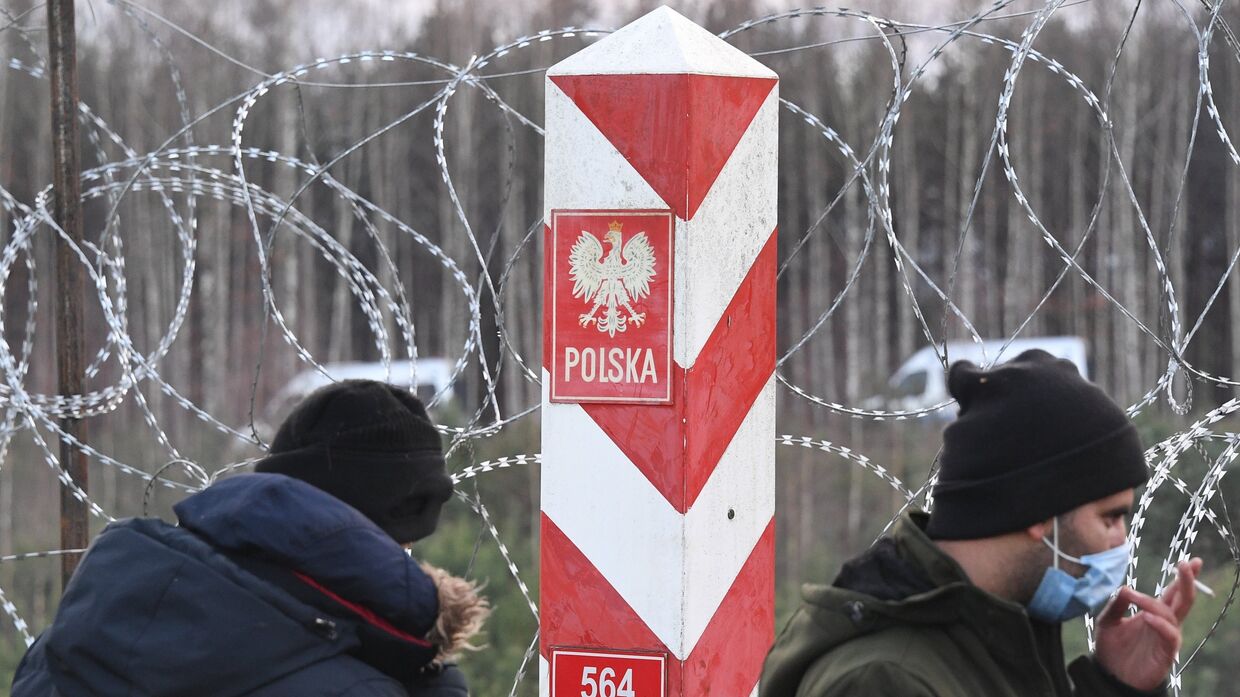 Пограничный столб на белорусско-польской границе возле деревни Уснар-Дольное