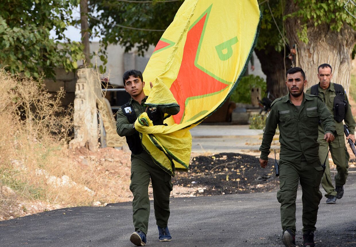 Бойцы сирийских курдов в сирийском городе Кобане