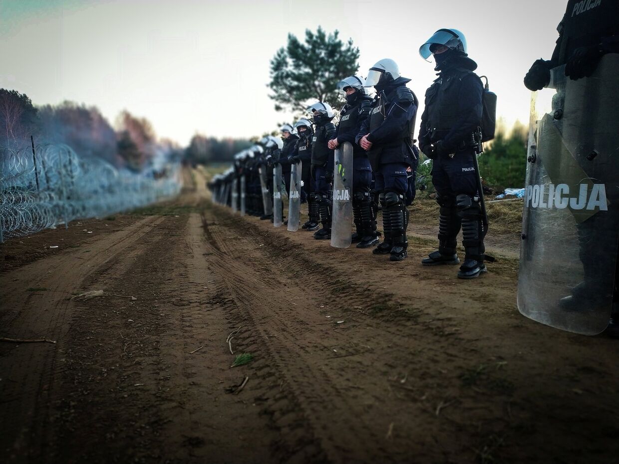 Cолдаты на польско-белорусской границе в Кузнице, Польша