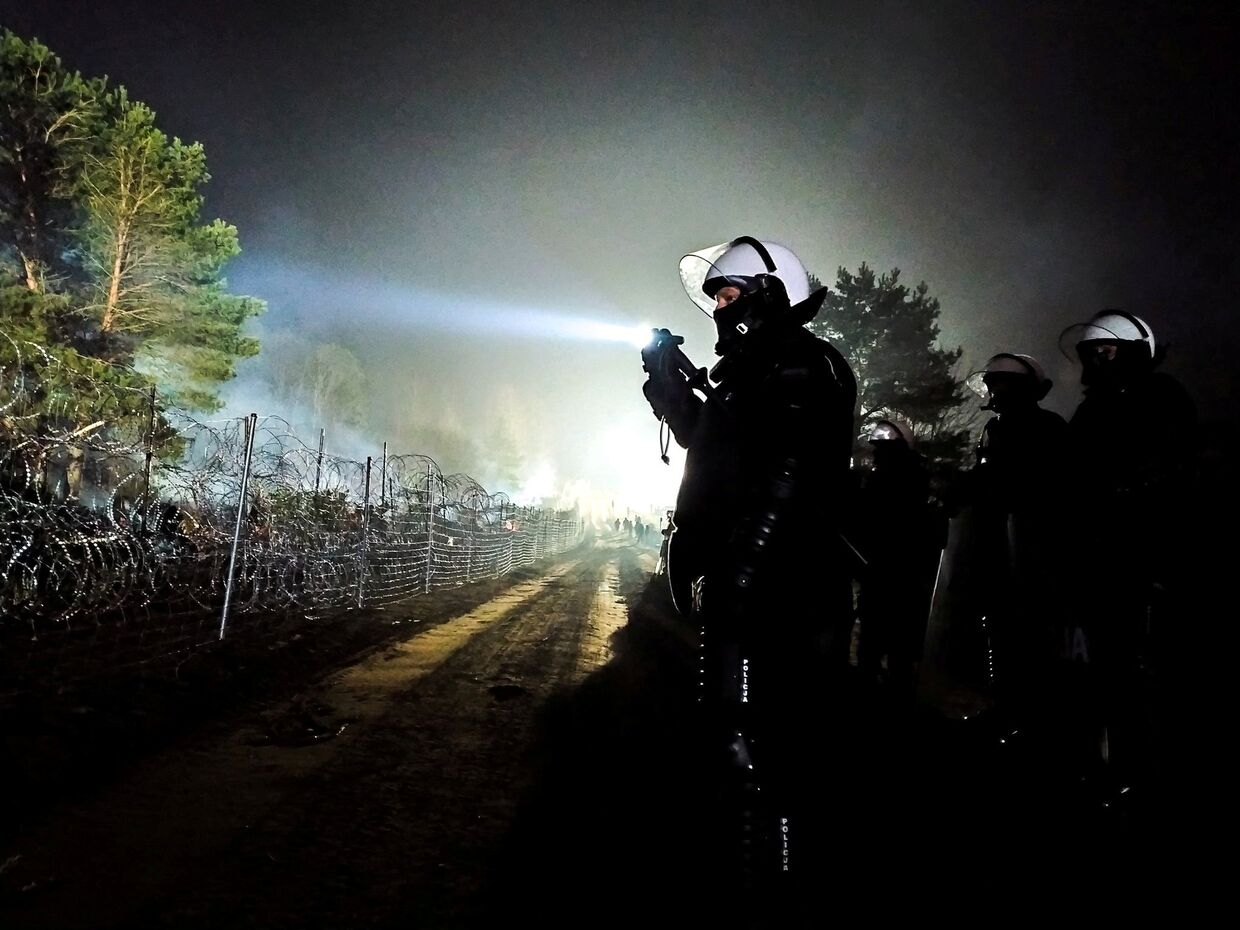 Полиция на белорусско-польской границе близ Кузницы, Польша
