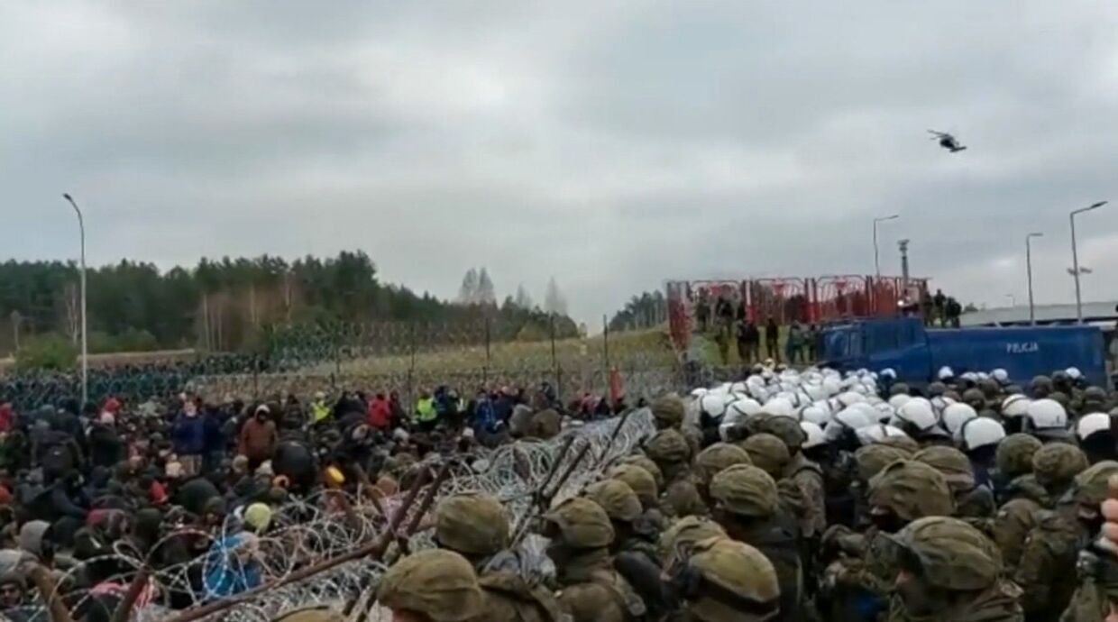 Сотни мигрантов у пограничного перехода в Кузнице