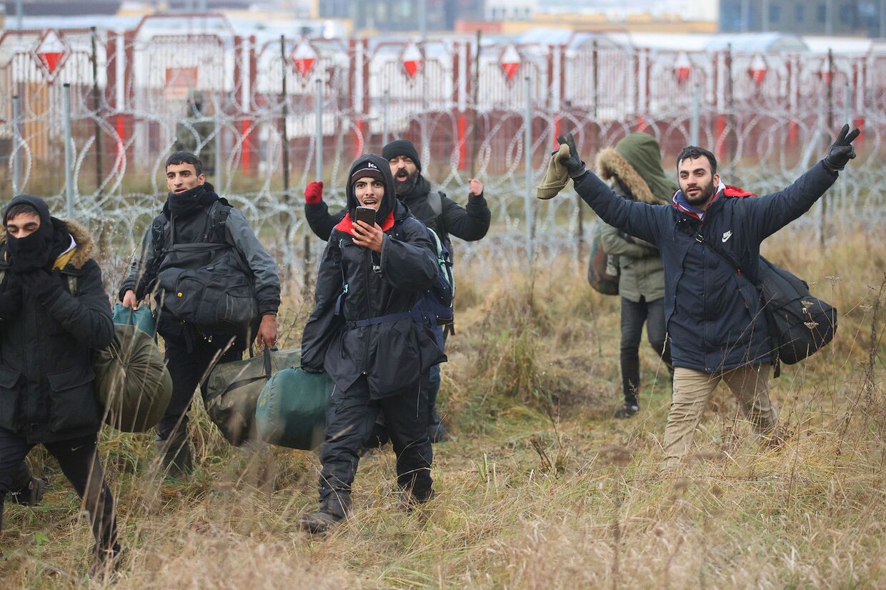 Мигранты на белорусско-польской границе близ Гродно, Беларусь