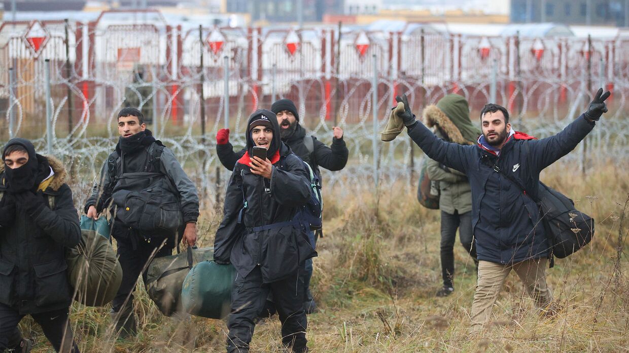 Мигранты на белорусско-польской границе близ Гродно, Беларусь
