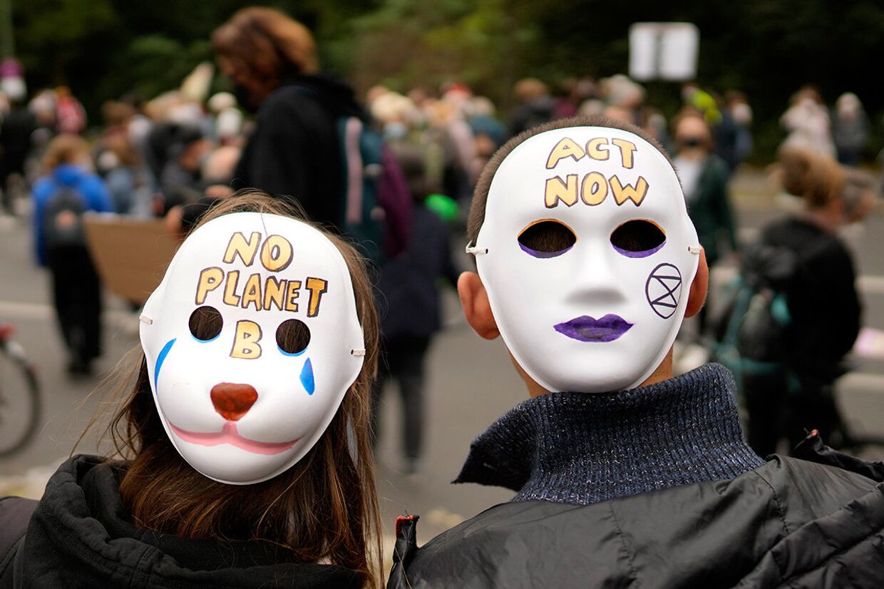 Участники еженедельной пятничной забастовки климатических активистов в Берлине, Германия