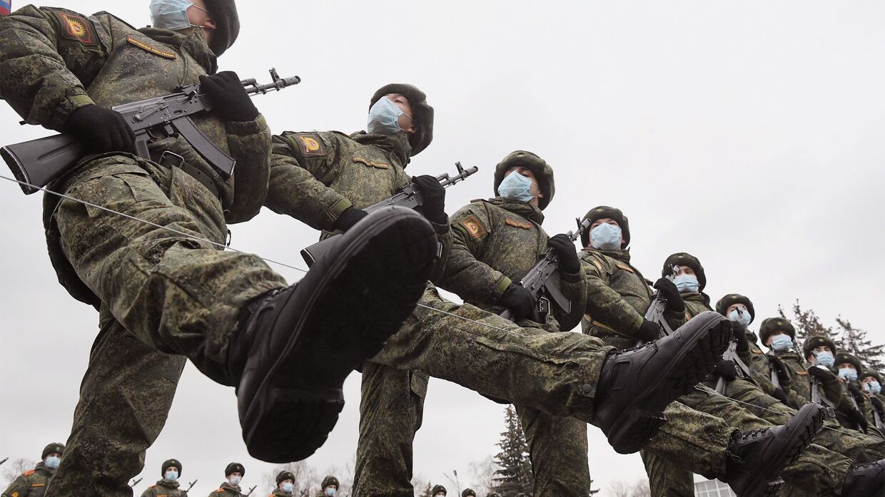 Подготовка курсантов к военному параду на Красной площади