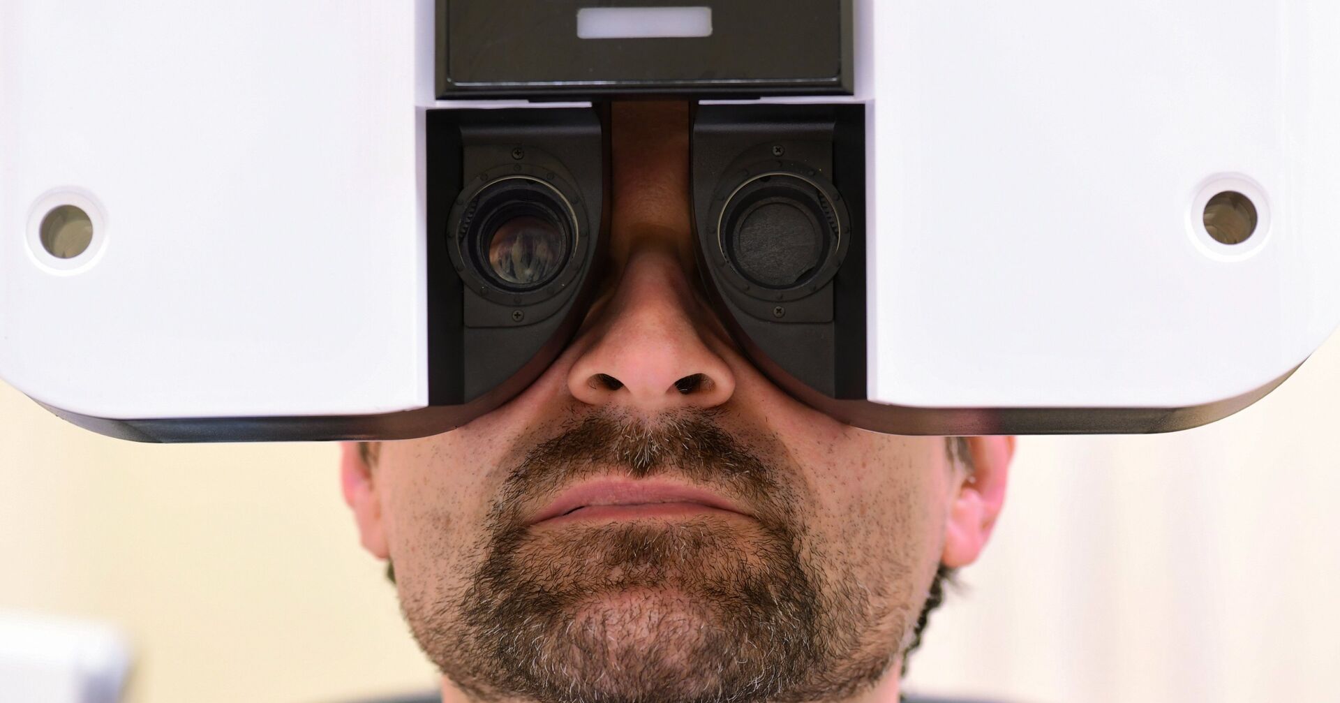 Проведение сеанса измерения остроты зрения - ИноСМИ, 1920, 06.12.2021