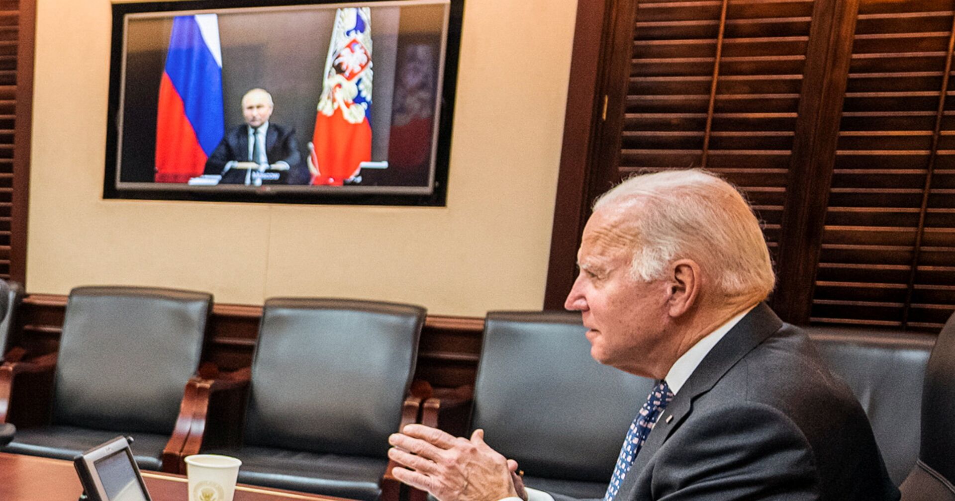 Президент США Джо Байден во время переговоров с президентом России Владимиром Путиным - ИноСМИ, 1920, 13.12.2021
