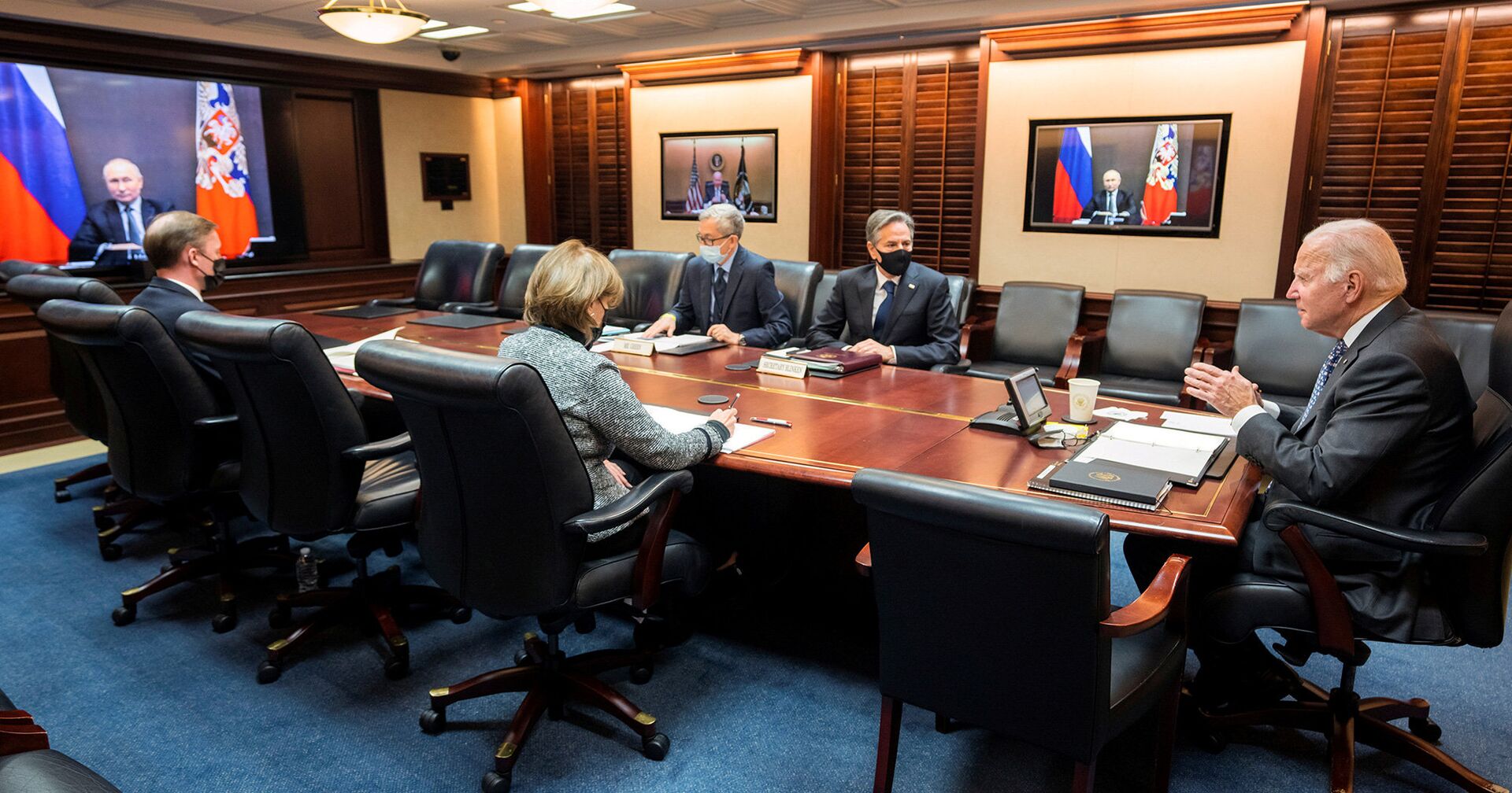 Президент США Джо Байден во время переговоров с президентом России Владимиром Путиным - ИноСМИ, 1920, 09.12.2021