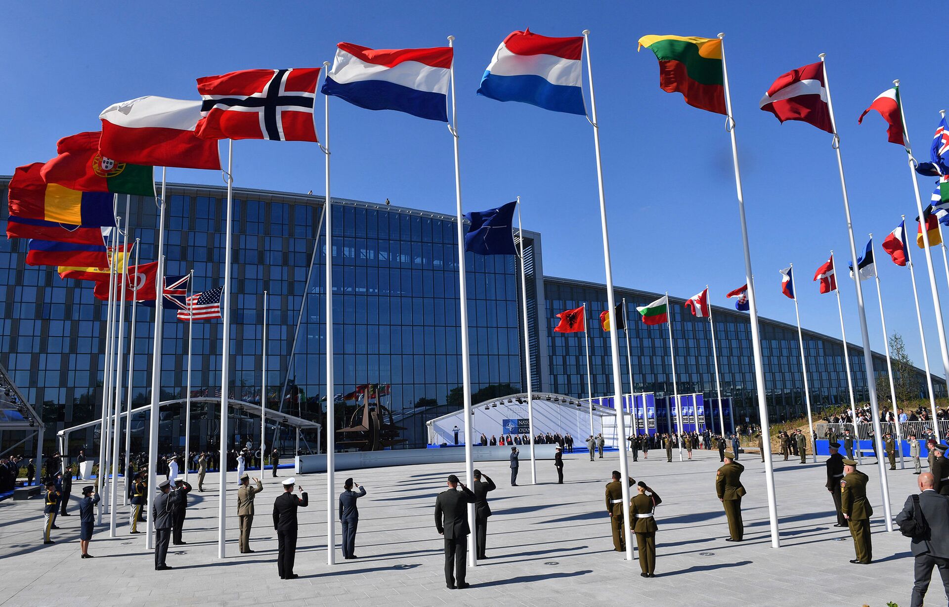 Флаги стран-членов НАТО во время саммита НАТО в Брюсселе - ИноСМИ, 1920, 18.01.2022