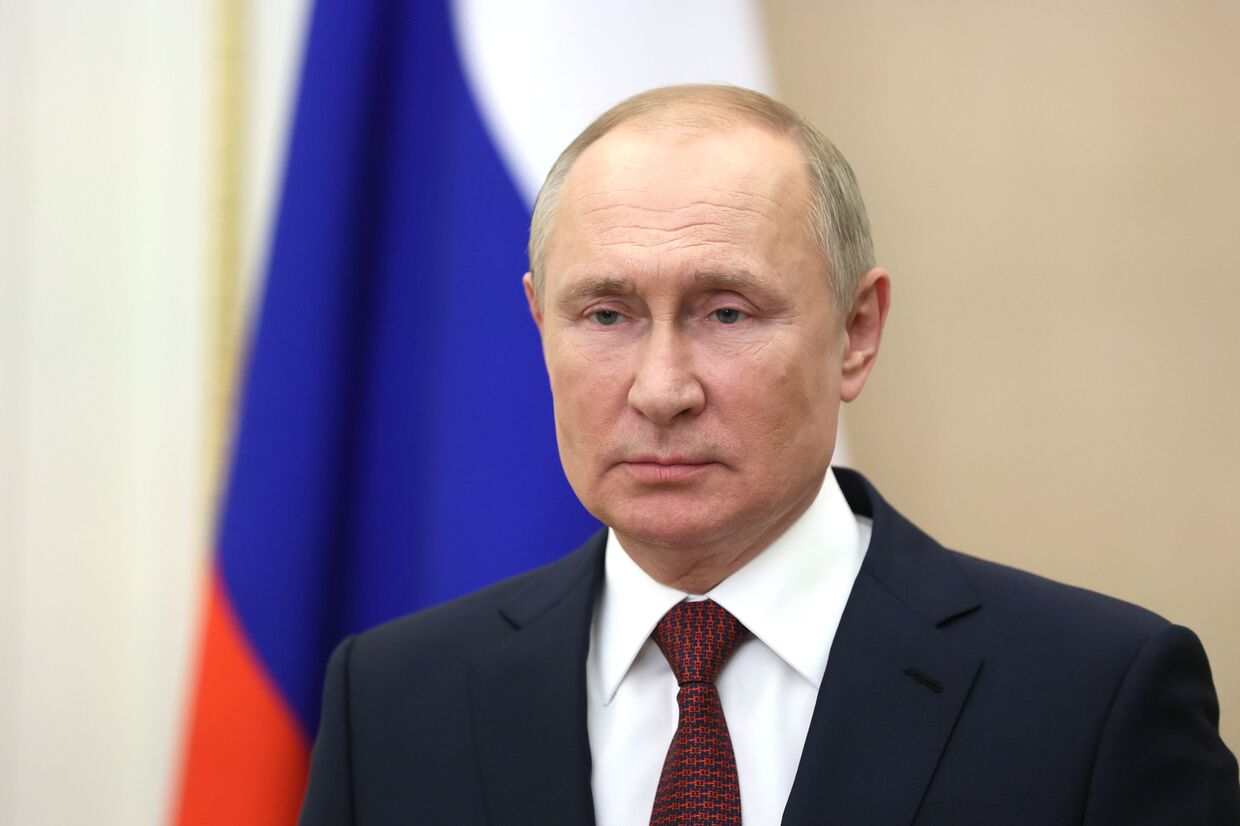 Президент РФ В. Путин поздравил россиян с днём Героев Отечества