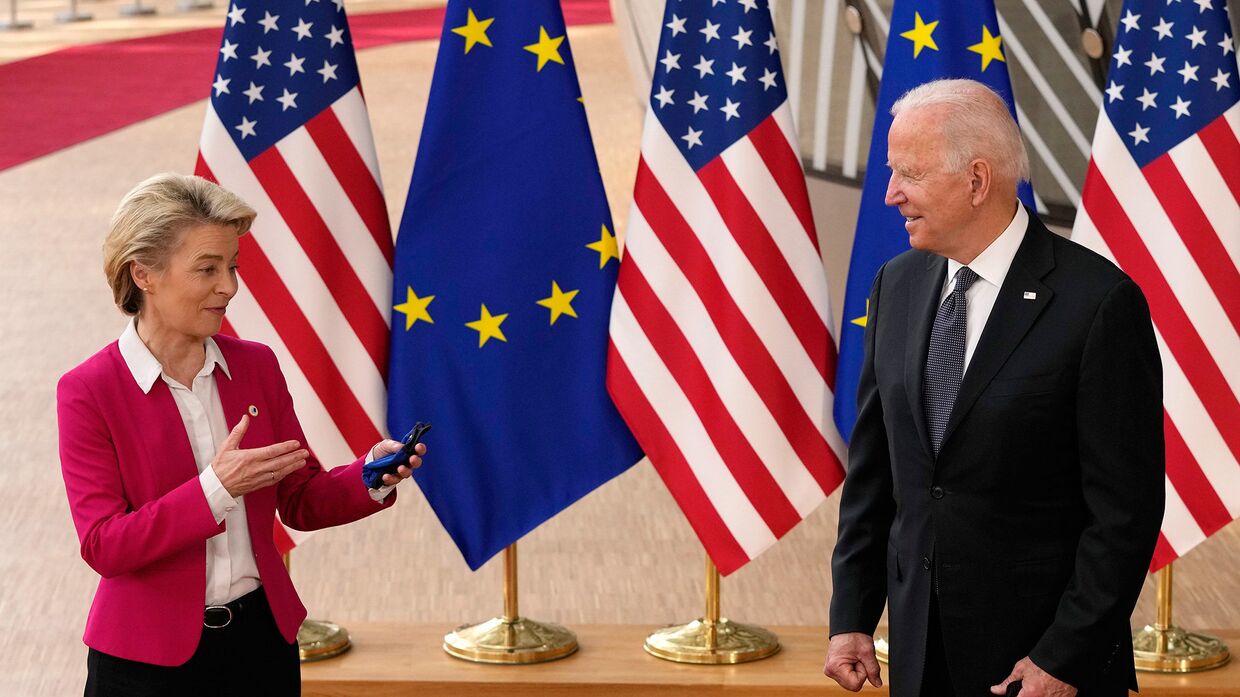 Президент Европейской комиссии Урсула фон дер Ляйен и президент США Джо Байден