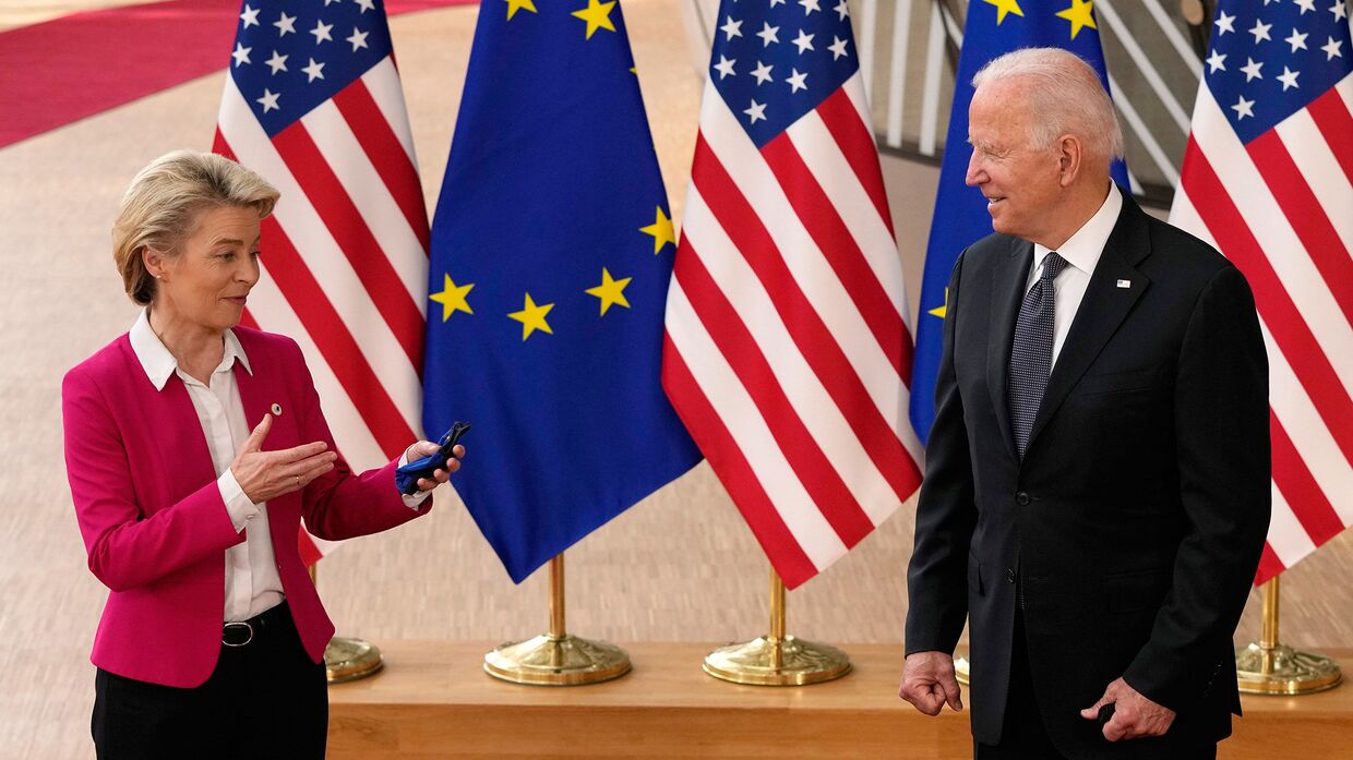 Президент Европейской комиссии Урсула фон дер Ляйен и президент США Джо Байден