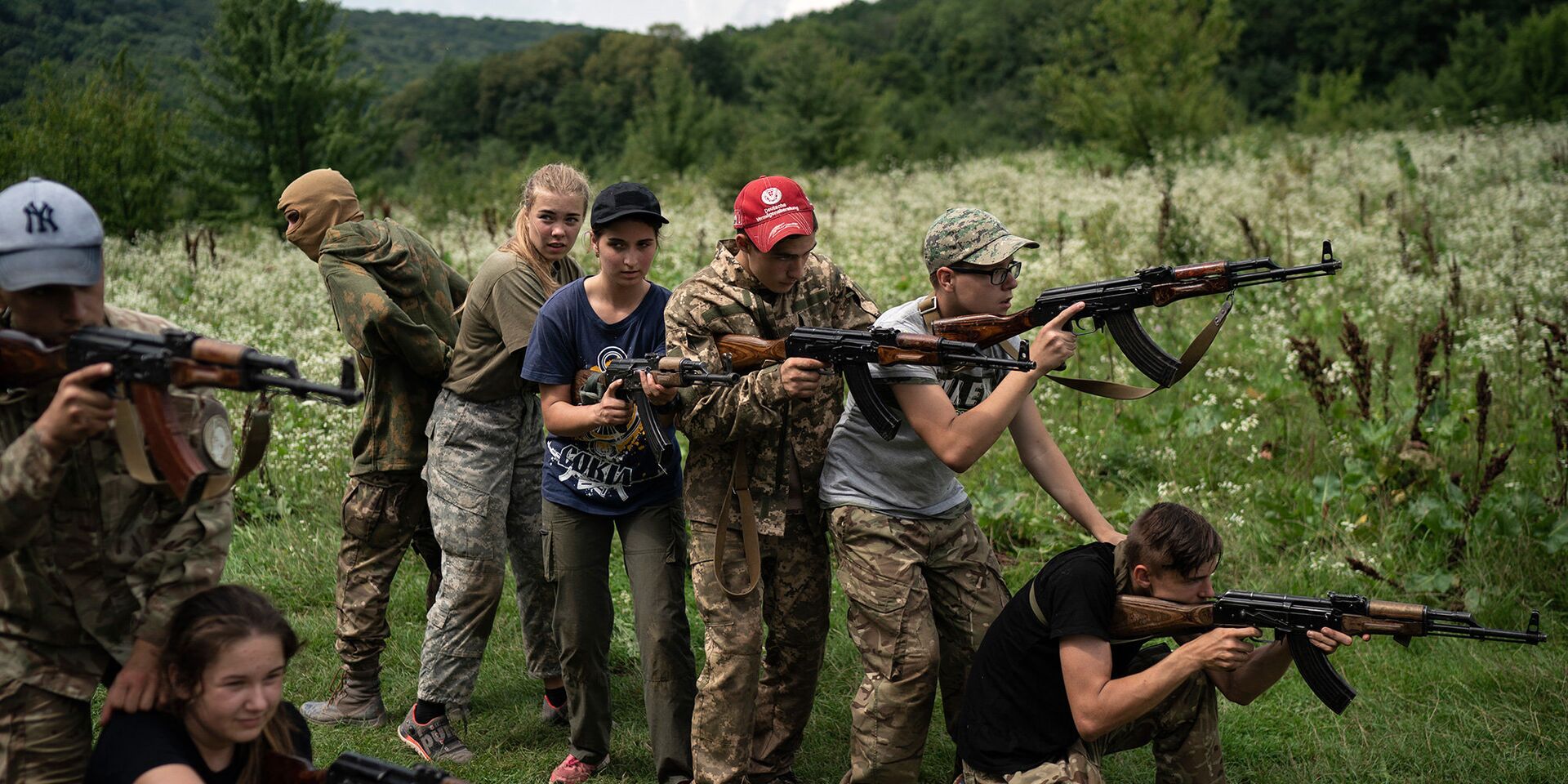 Дети во время военной подготовки в специализированном летнем лагере под Тернополем, Украина - ИноСМИ, 1920, 15.10.2024