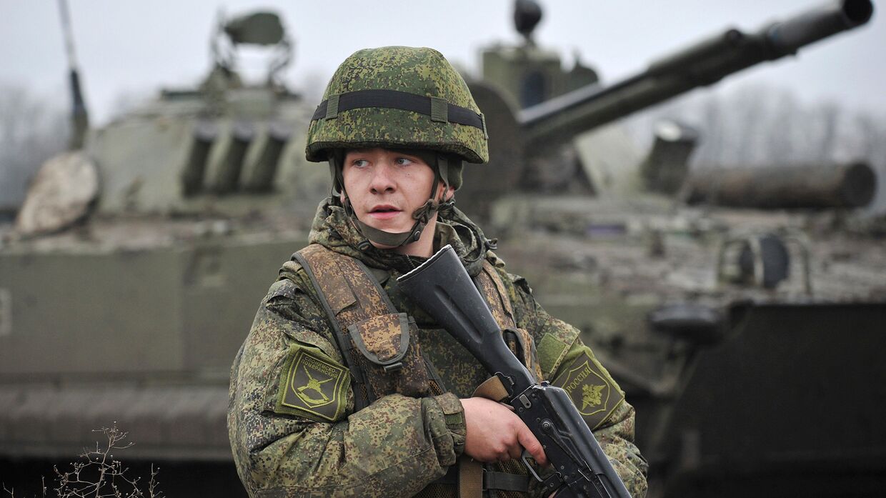 Российский солдат во время военных учений