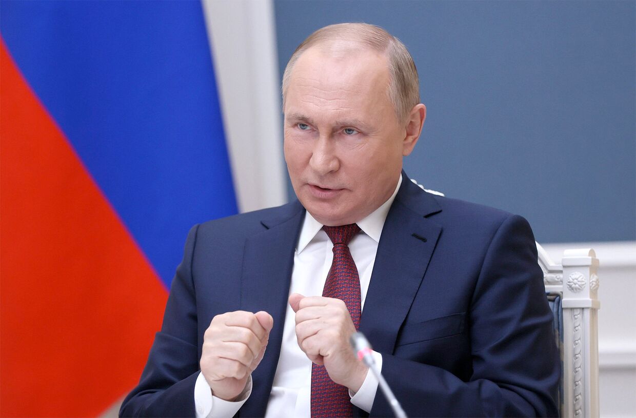 Президент РФ В. Путин принял участие в форуме Россия зовет!